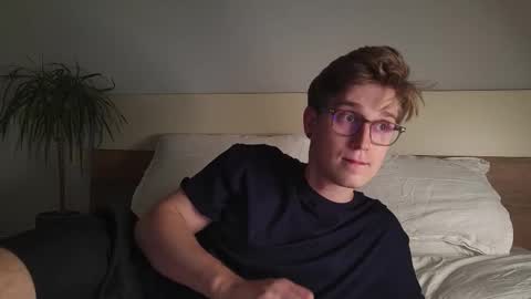 Matthew online show from November 2025 08:02:01 PM