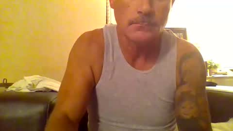 Snapshot of showingoff40 chatting on November 2025 02:43:02 AM Red4040 online show from November 2025 02:43:02 AM