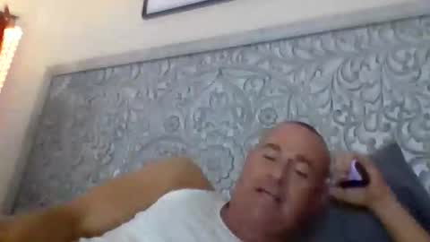 Snapshot of showingoff40 chatting on November 2025 11:32:02 PM Red4040 online show from November 2025 11:32:02 PM