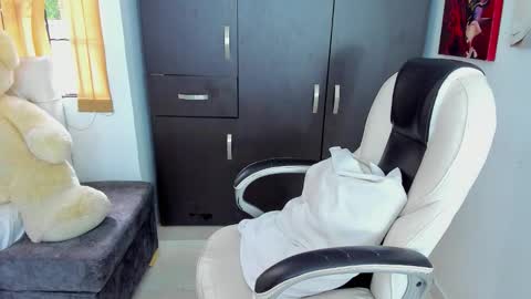 Snapshot of shy_angel4 chatting on February 2026 09:45:01 PM Nahomy online show from February 2026 09:45:01 PM