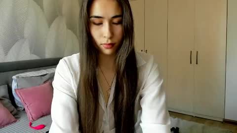 Snapshot of shy_bambiii chatting on June 2026 06:48:01 AM Mika online show from June 2026 06:48:01 AM