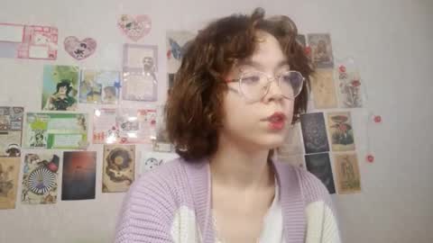 Snapshot of shy_kiss_twinkle_bloop chatting on September 2025 01:11:01 PM Milena online show from September 2025 01:11:01 PM