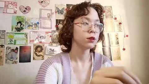 Snapshot of shy_kiss_twinkle_bloop chatting on September 2025 01:24:02 PM Milena online show from September 2025 01:24:02 PM