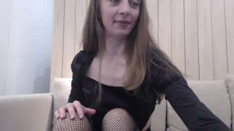 Snapshot of shy_schoolgirl_ chatting on December 2024 02:40:02 PM shy_schoolgirl_ online show from December 2024 02:40:02 PM