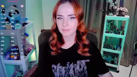 Snapshot of shyfoxxxy chatting on April 2026 12:29:02 PM Effie online show from April 2026 12:29:02 PM