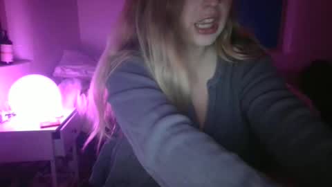 Snapshot of shyspacegirlie chatting on October 2025 05:52:01 AM shyspacegirlie online show from October 2025 05:52:01 AM