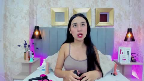 Snapshot of sienna_lorengb chatting on February 2025 11:51:01 AM Camila Vargas online show from February 2025 11:51:01 AM