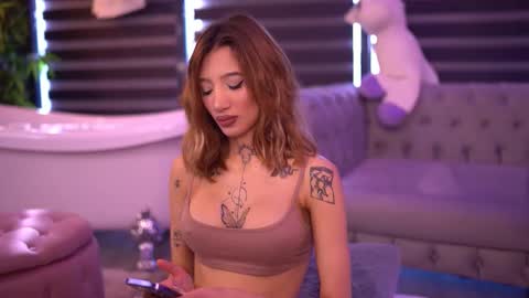 Sienna online show from September 2025 07:32:02 AM