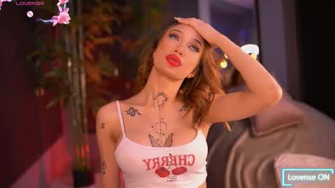 Sienna online show from November 2025 06:40:02 PM