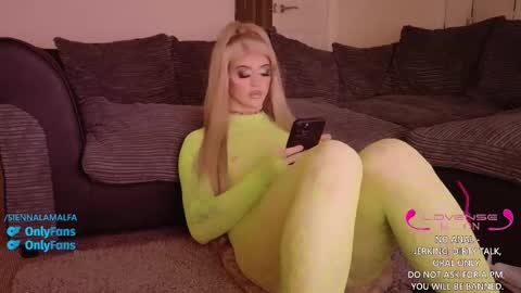 Sienna La Malfa online show from October 2025 01:23:01 PM