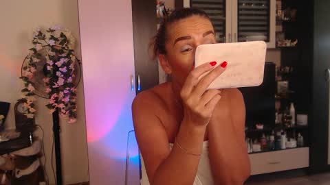 silenaa_sloussen online show from September 2025 05:12:01 AM