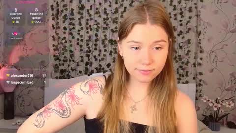 Chloe online show from October 2025 05:03:02 AM