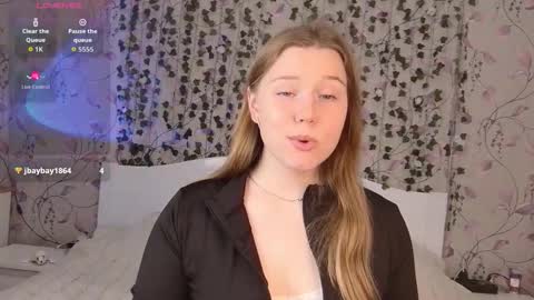 Chloe online show from October 2025 08:04:01 AM