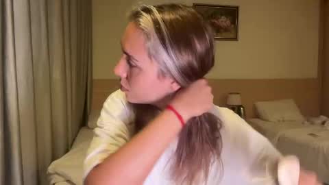 You fav Miss Si online show from April 2026 11:26:02 AM