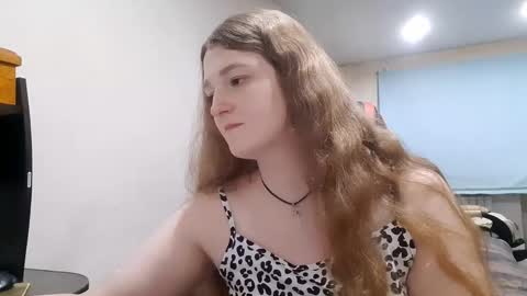 Elisabet online show from November 2025 03:35:01 PM