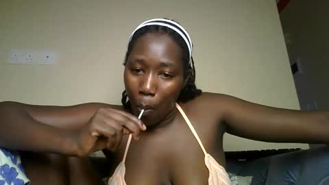 Snapshot of silky_aura chatting on June 2026 05:46:01 PM Memoo online show from June 2026 05:46:01 PM