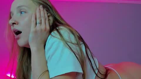 Mila online show from September 2025 08:03:01 PM