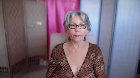 Snapshot of silky_petra2 chatting on October 2025 12:00:01 AM petra daniels online show from October 2025 12:00:01 AM