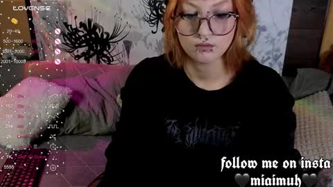 Mia online show from October 2025 05:51:02 AM