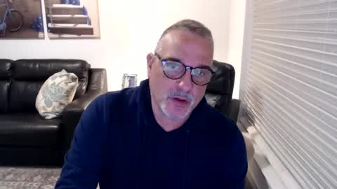 Snapshot of silveroli187 chatting on February 2025 02:43:02 PM silveroli187 online show from February 2025 02:43:02 PM