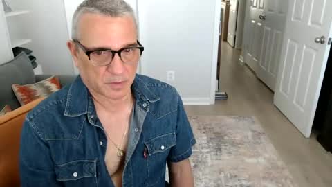 Snapshot of silveroli187 chatting on June 2026 01:24:02 PM silveroli187 online show from June 2026 01:24:02 PM