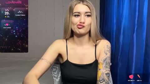 Silvia online show from March 2025 10:40:02 AM