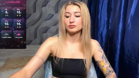 Silvia online show from September 2025 03:56:01 PM