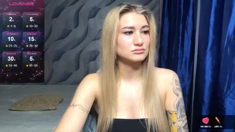 Silvia online show from September 2025 05:59:01 PM