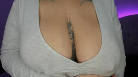 silvia online show from October 2025 07:27:02 PM