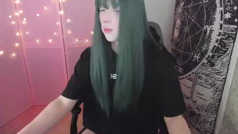 Snapshot of simochka_ chatting on June 2026 04:22:01 AM Simochka online show from June 2026 04:22:01 AM