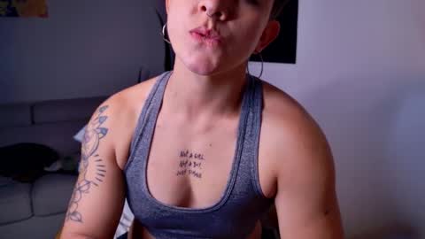 Sim. online show from October 2025 10:53:02 PM