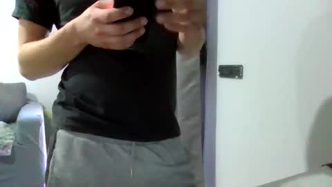 Snapshot of simoninside25 chatting on September 2025 01:05:02 PM simoninside25 online show from September 2025 01:05:02 PM