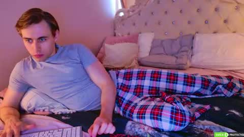 Snapshot of simonwarner chatting on June 2026 03:17:01 AM Simon online show from June 2026 03:17:01 AM