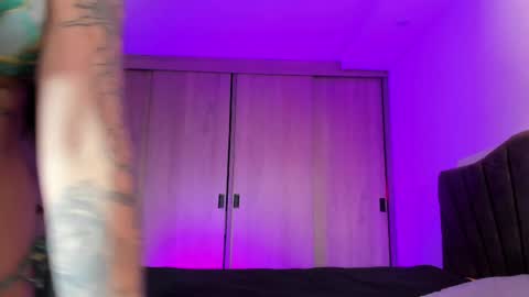 Sunny online show from April 2026 07:55:01 PM