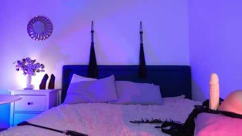 Ms. Sindel online show from February 2025 04:36:01 PM