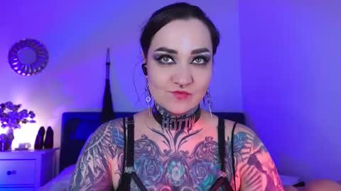 Ms. Sindel online show from February 2025 04:46:01 PM