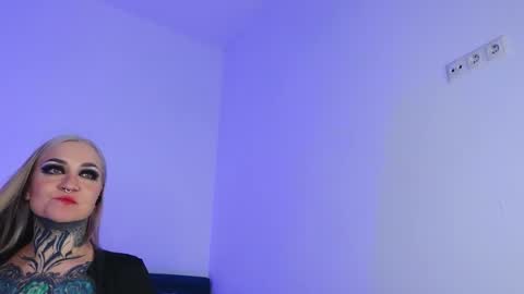 Ms. Sindel online show from November 2025 01:44:02 PM