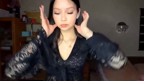 Emma online show from December 2025 11:48:01 AM