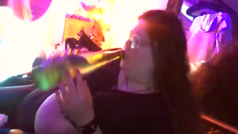 Snapshot of siofra chatting on September 2025 11:45:01 AM Siofra online show from September 2025 11:45:01 AM