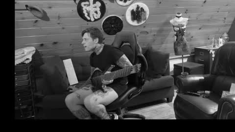 Snapshot of siphonophorstrings chatting on November 2025 03:12:01 AM Dustbunnyfoofoo online show from November 2025 03:12:01 AM