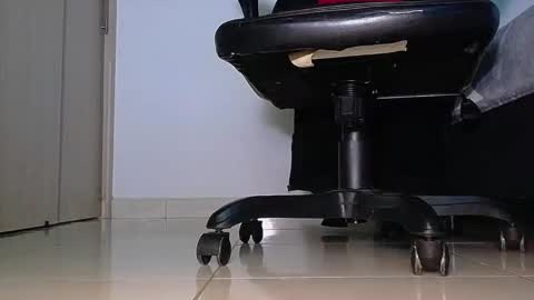 only foot                         worshipers here online show from October 2025 07:20:02 AM