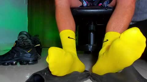 only foot                         worshipers here online show from April 2026 05:11:01 AM