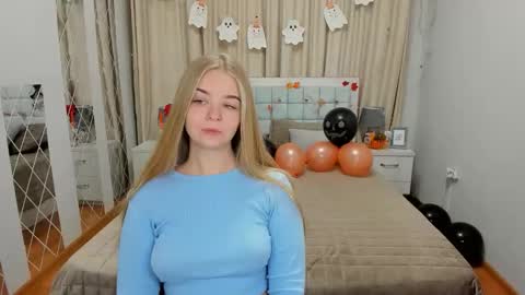 Snapshot of sirenabloom chatting on October 2025 05:51:01 AM SirenaBloom online show from October 2025 05:51:01 AM