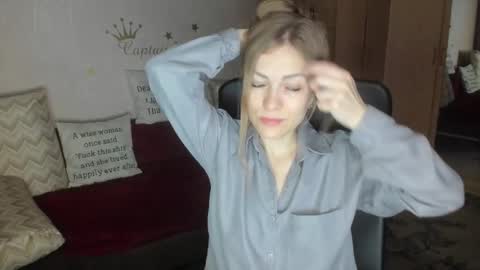 Snapshot of sirenasilk chatting on October 2025 03:10:02 AM sirenasilk online show from October 2025 03:10:02 AM