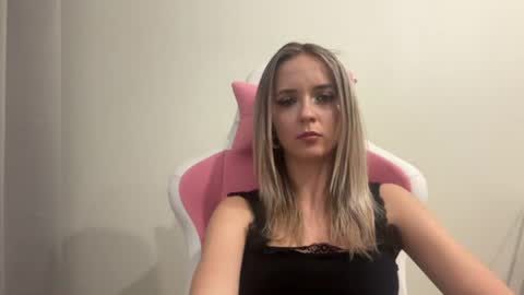 Snapshot of sisi_bunny chatting on June 2026 05:45:01 PM Sisi Bunny online show from June 2026 05:45:01 PM