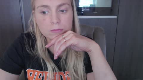 Elise online show from October 2025 08:59:01 AM