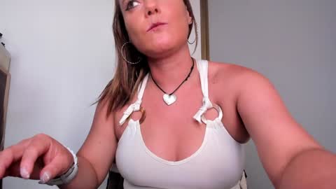 TINNA online show from December 2024 06:54:02 PM