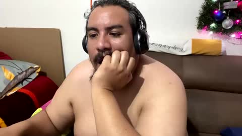 Snapshot of skinhell chatting on January 2025 12:09:02 AM Elias online show from January 2025 12:09:02 AM