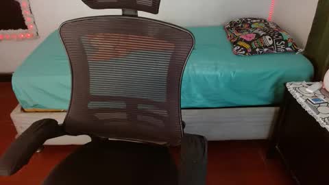 Snapshot of skinny__hott chatting on March 2026 01:50:01 PM Lorena online show from March 2026 01:50:01 PM