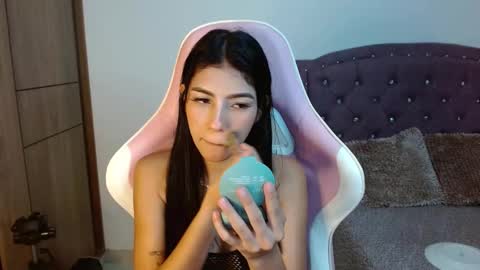 Snapshot of skinny_hailey1 chatting on March 2025 01:07:01 PM Hailey online show from March 2025 01:07:01 PM